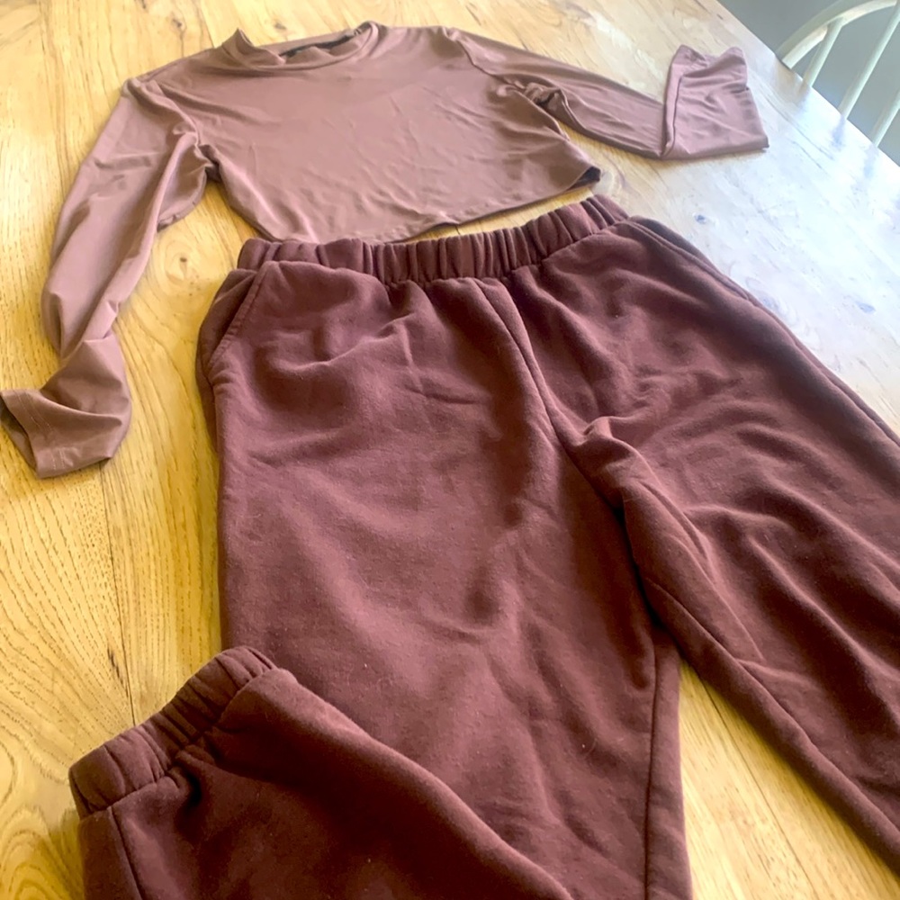Adorable cocoa athletic set M/L
